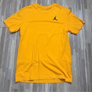 Jordan Men's Vibrant Orange T-Shirt, Size Medium